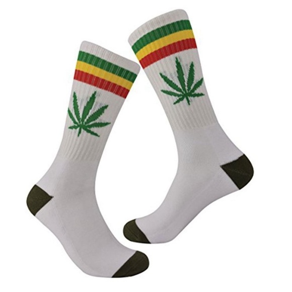 Various Colors Marijuana Weed Leaf Men/Women sport socks - Picture 1 of 2